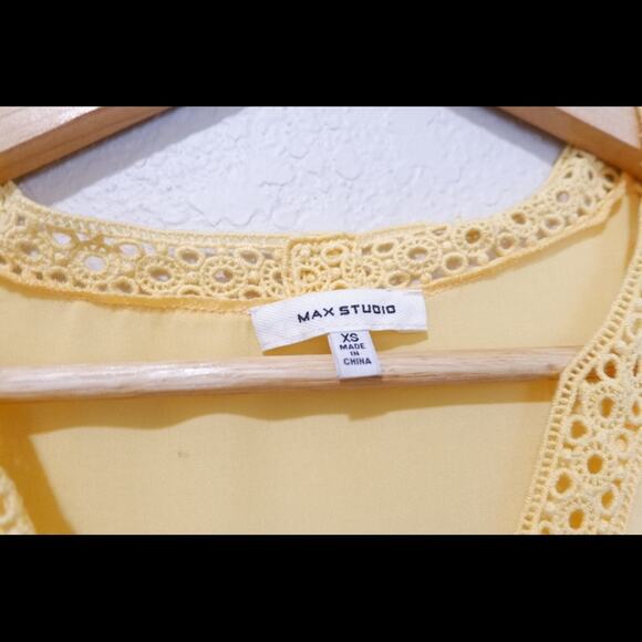 Max studio yellow sleeveless top fit and flare style - Picture 4 of 5